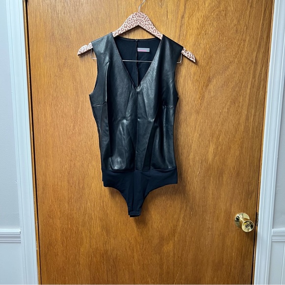 Commando Faux Leather V-Neck Sleeveless Bodysuit Top Black Medium M - Picture 15 of 16